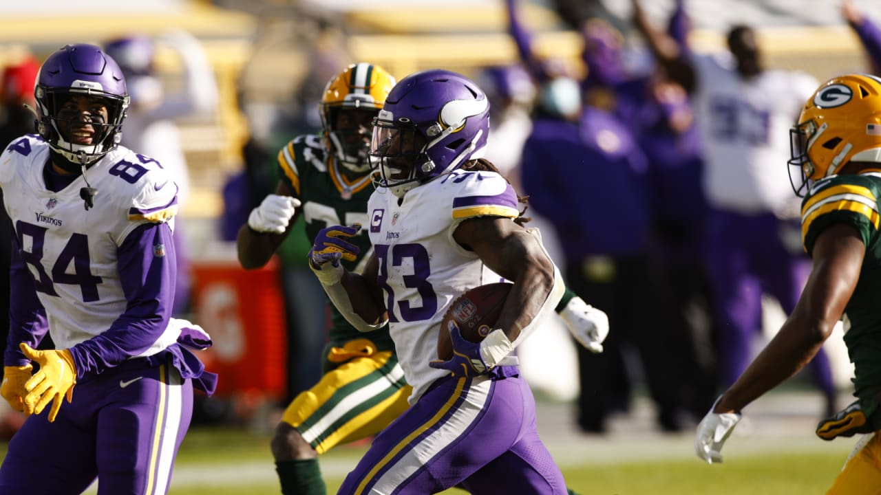 Cook's 4 TDs help Vikings knock off Packers 28-22