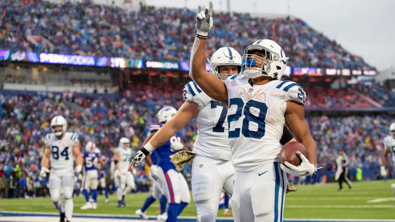 Taylor runs up the score with 5 TDs; Colts beat Bills 41-15