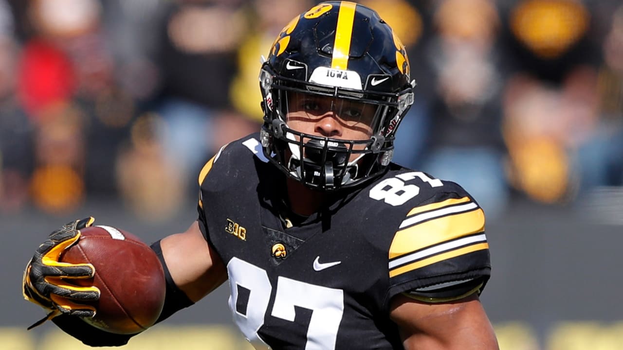 Iowa�s Noah Fant announces intention to enter draft