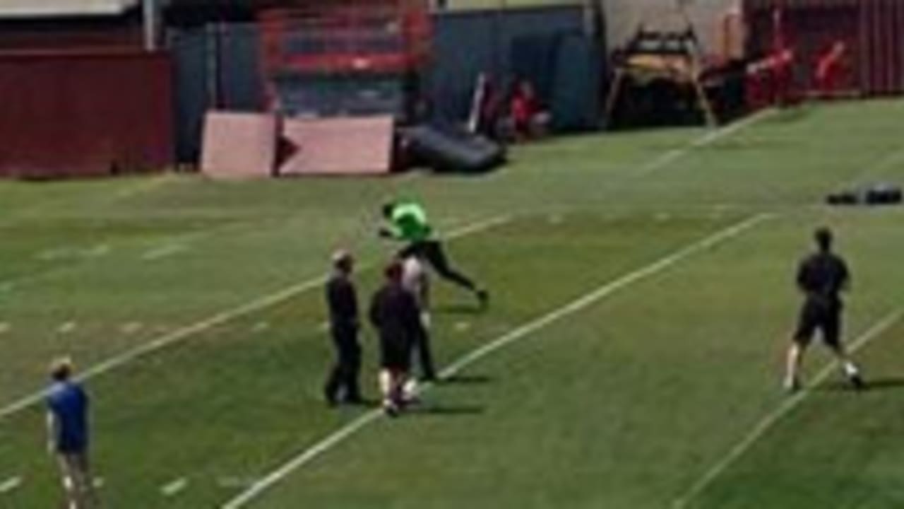 terrell-owens-tom-brady-130403-spot.jpg