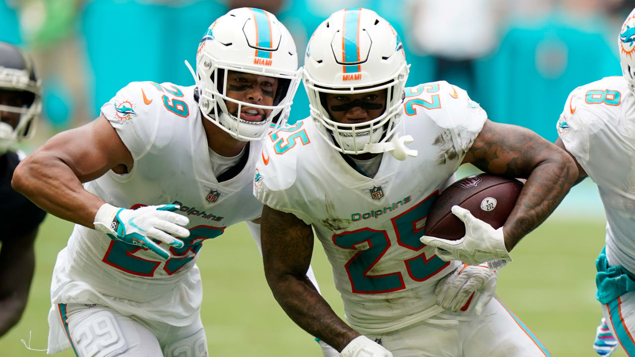 Miami Dolphins cornerback Xavien Howard (25) celebrates