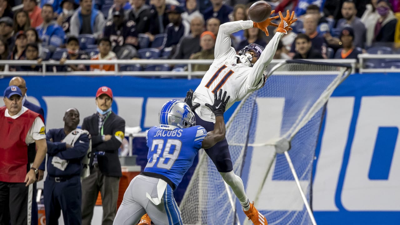 Darnell Mooney gets up for a spectacular leaping catch