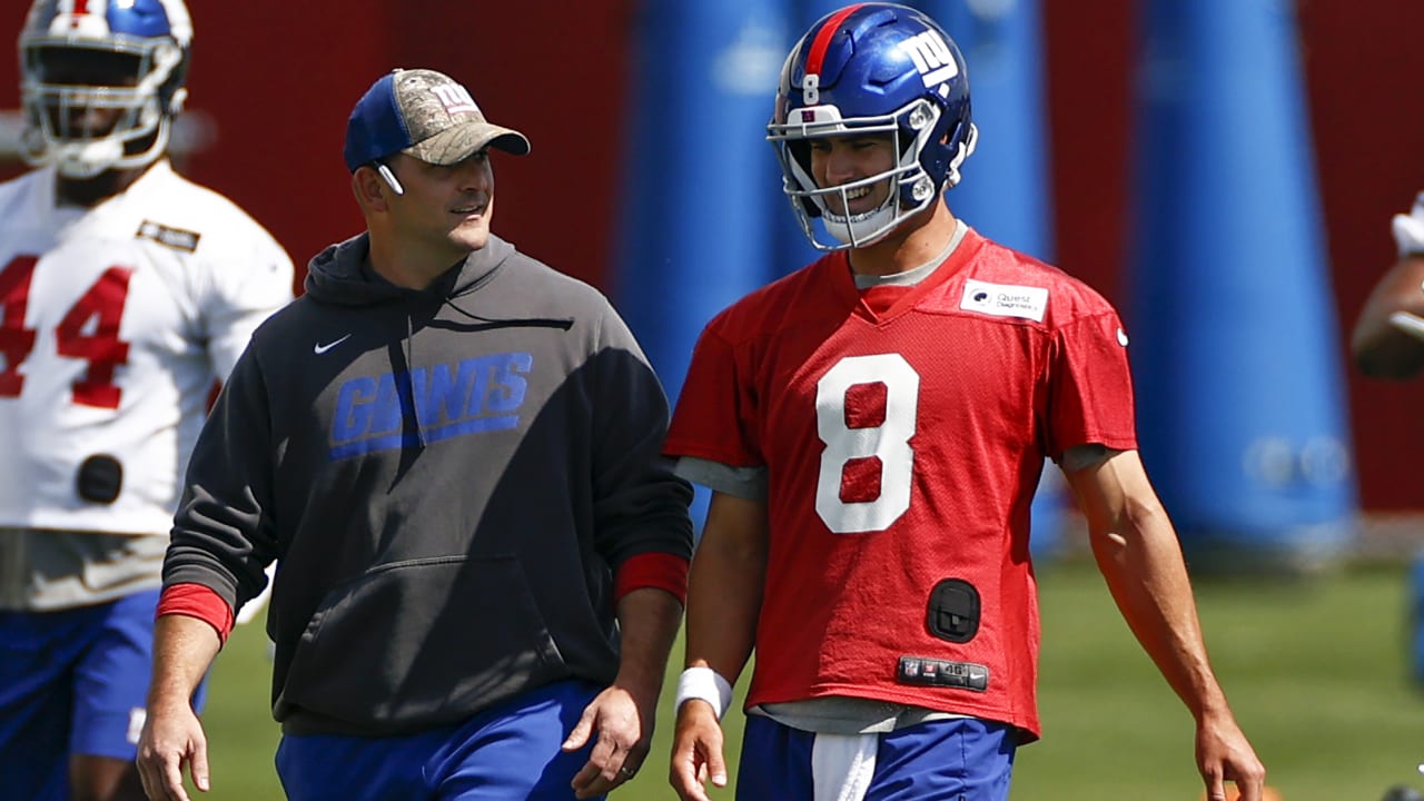 Daniel Jones-Kenny Golladay chemistry building at Giants camp