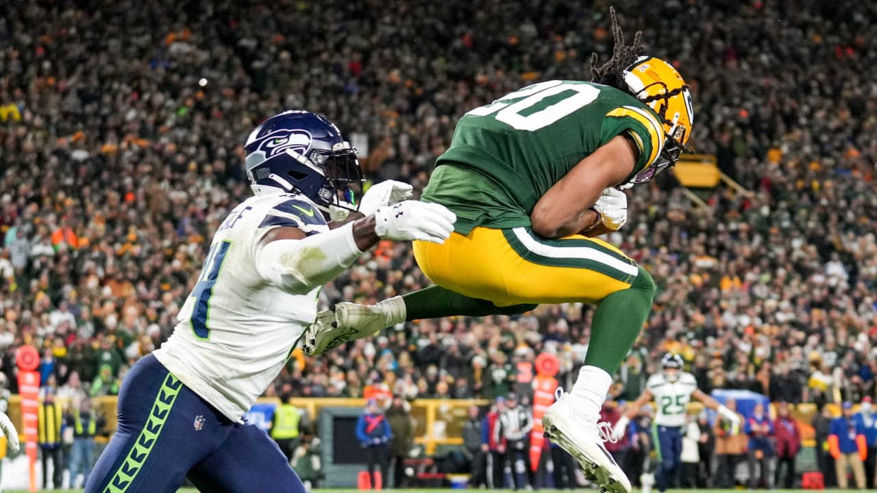 Green Bay Packers cornerback Kevin King comes down with red-zone INT from  scrambling Seattle Seahawks quarterback Russell Wilson