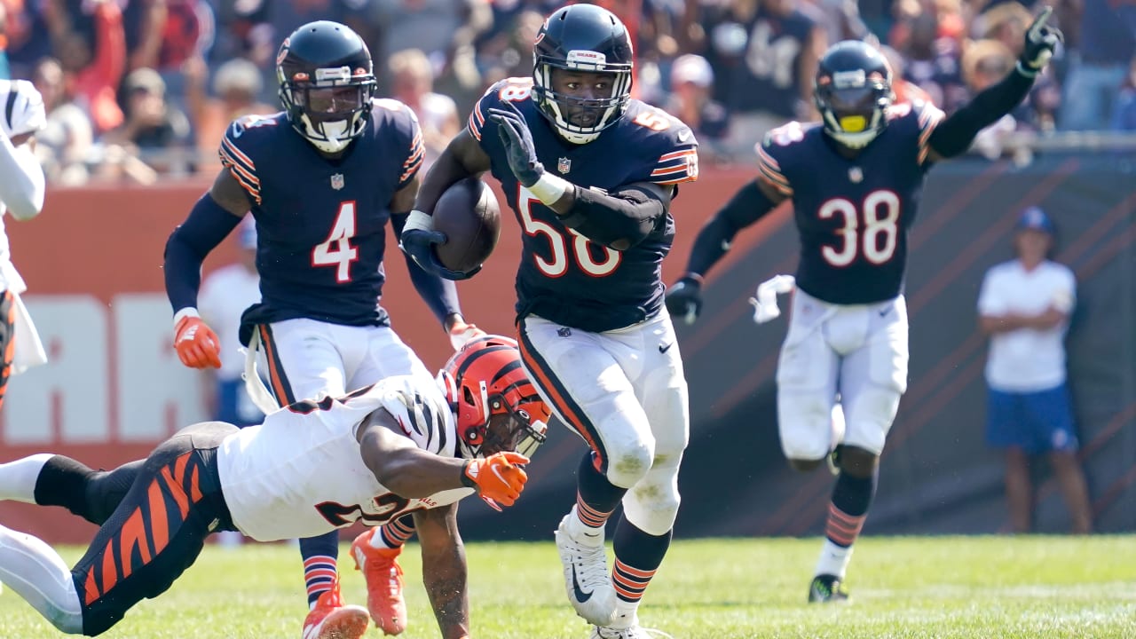 Can't-Miss Play: Chicago Bears linebacker Roquan Smith looks like RB on  insane 53-yard pick-six