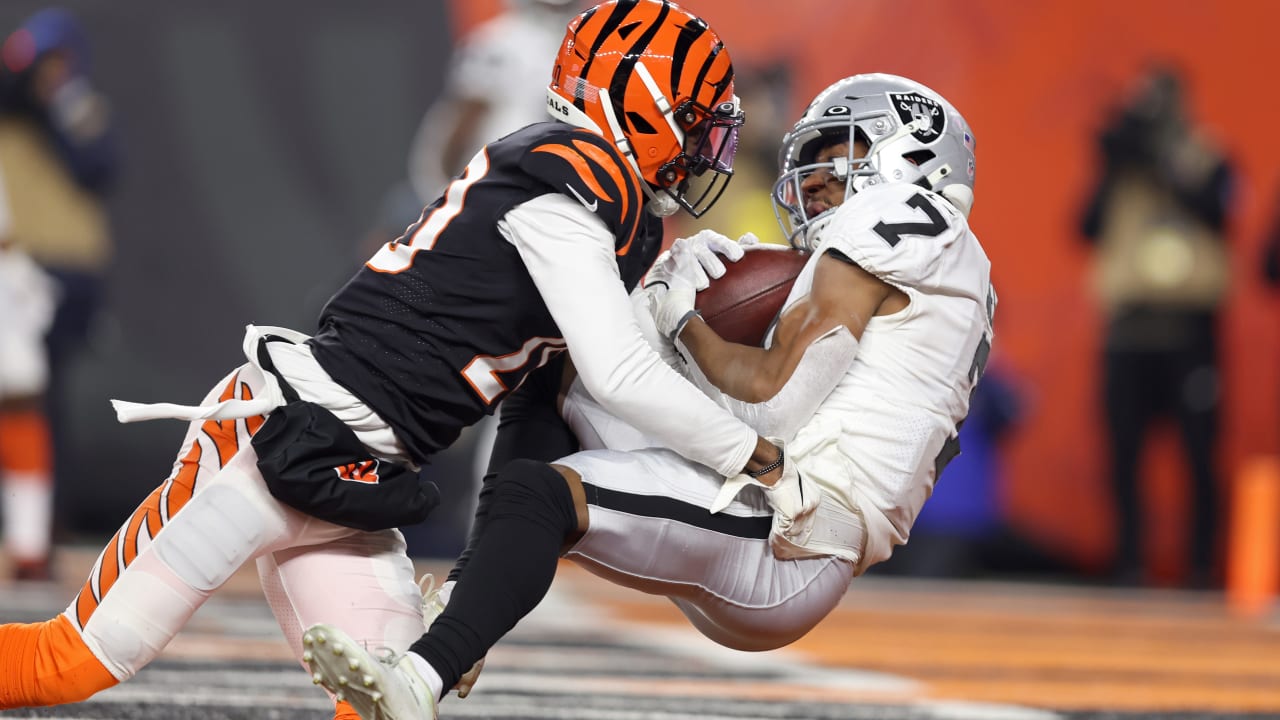 Las Vegas Raiders wide receiver Zay Jones snags contested touchdown