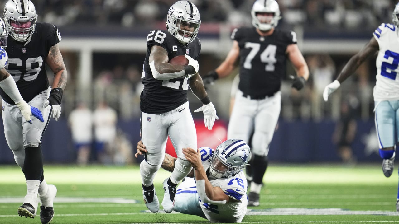 Las Vegas Raiders Running Back Josh Jacobs Weaves Around Defenders On ...