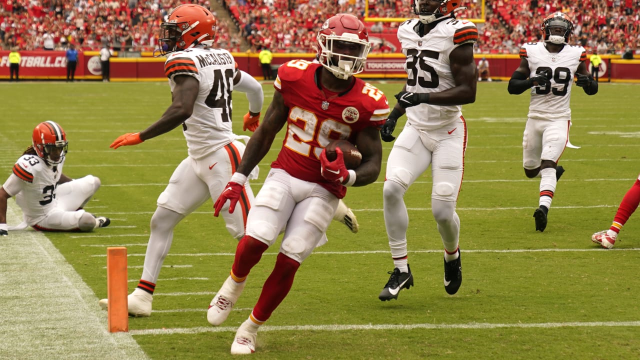 Can't-Miss Play: Kansas City Chiefs running back La'Mical Perine shows off  shiftiness on TD before halftime