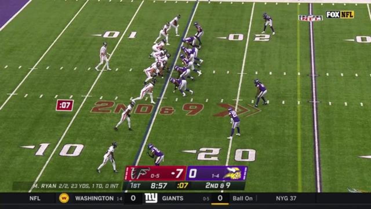 Atlanta Falcons wide receiver Julio Jones turns a screen into a quick