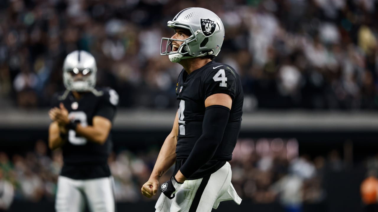 Raiders News: Derek Carr, Maxx Crosby react to passing on Rich