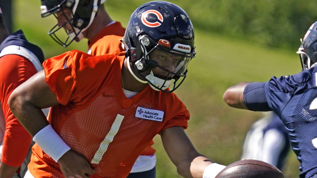 Chicago Bears Training Camp Practice No. 12 notes: Justin Fields and the  offense still working on cadences