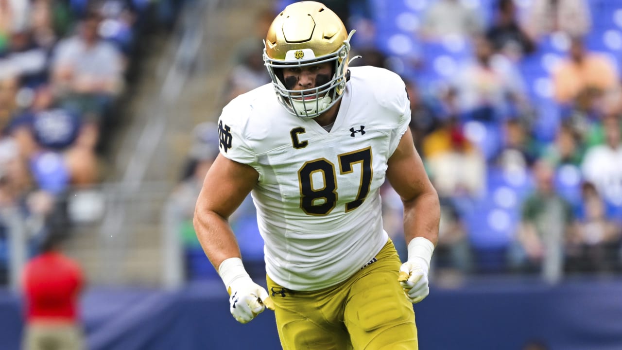 Raiders trade up to select Notre Dame TE Michael Mayer at No. 35