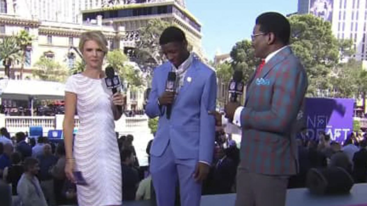 EDGE prospect Aidan Hutchinson explains his draft outfit to NFL Media's  Michael Irvin, Melissa Stark