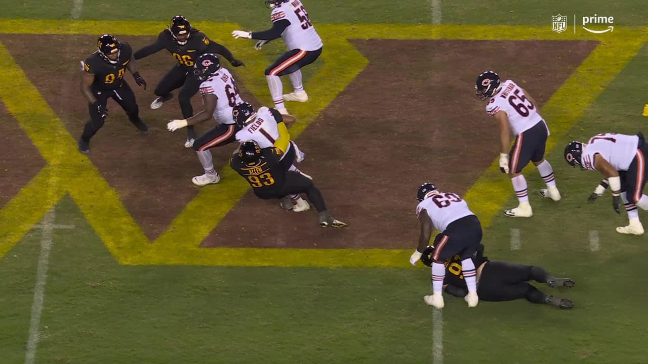 Washington Commanders tight end Logan Thomas makes a leaping grab