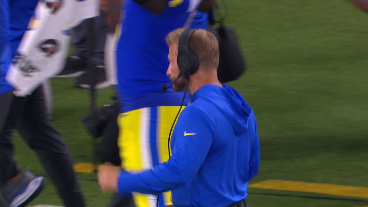 Los Angeles Rams running back rushes in for a 3-yard touchdown