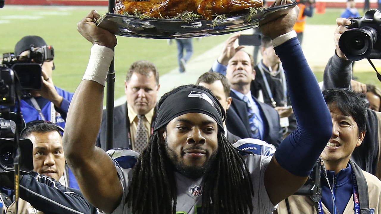 Celebrate Thanksgiving with these NFL players eating turkey