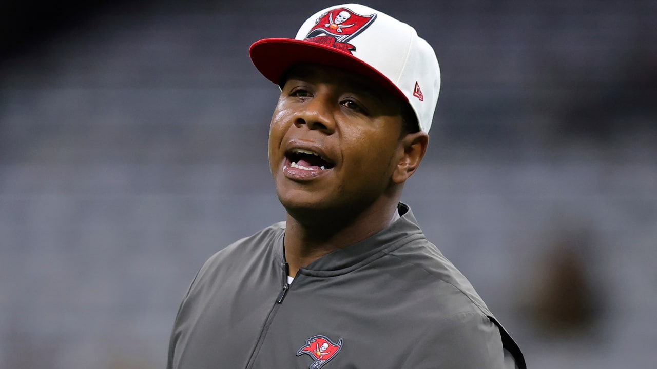 Jaguars free to pursue Buccaneers OC Byron Leftwich after loss to Rams