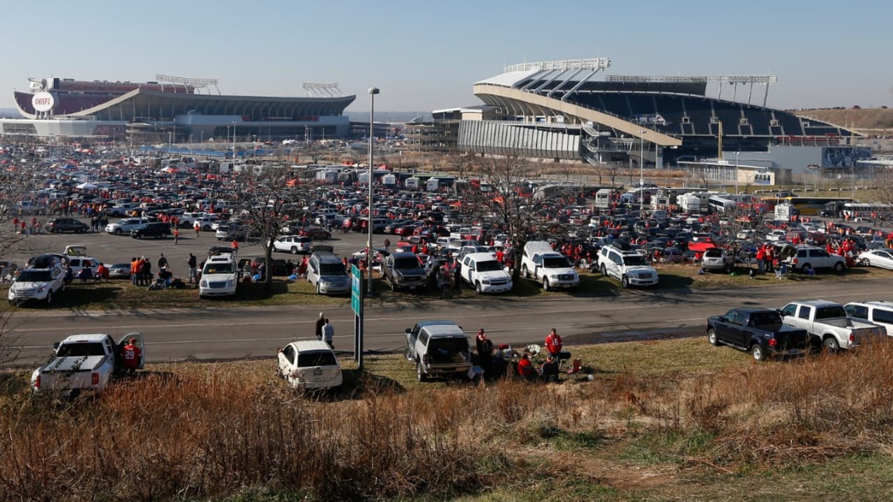 Chiefs' Arrowhead Decision Will Depend on Royals' Next Move