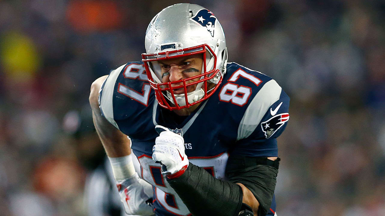 Rob-Gronkowski-160909-SL.jpg