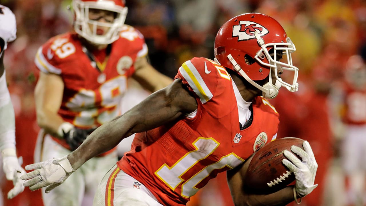 Kansas City Chiefs unveil explosive offense in rout of Broncos