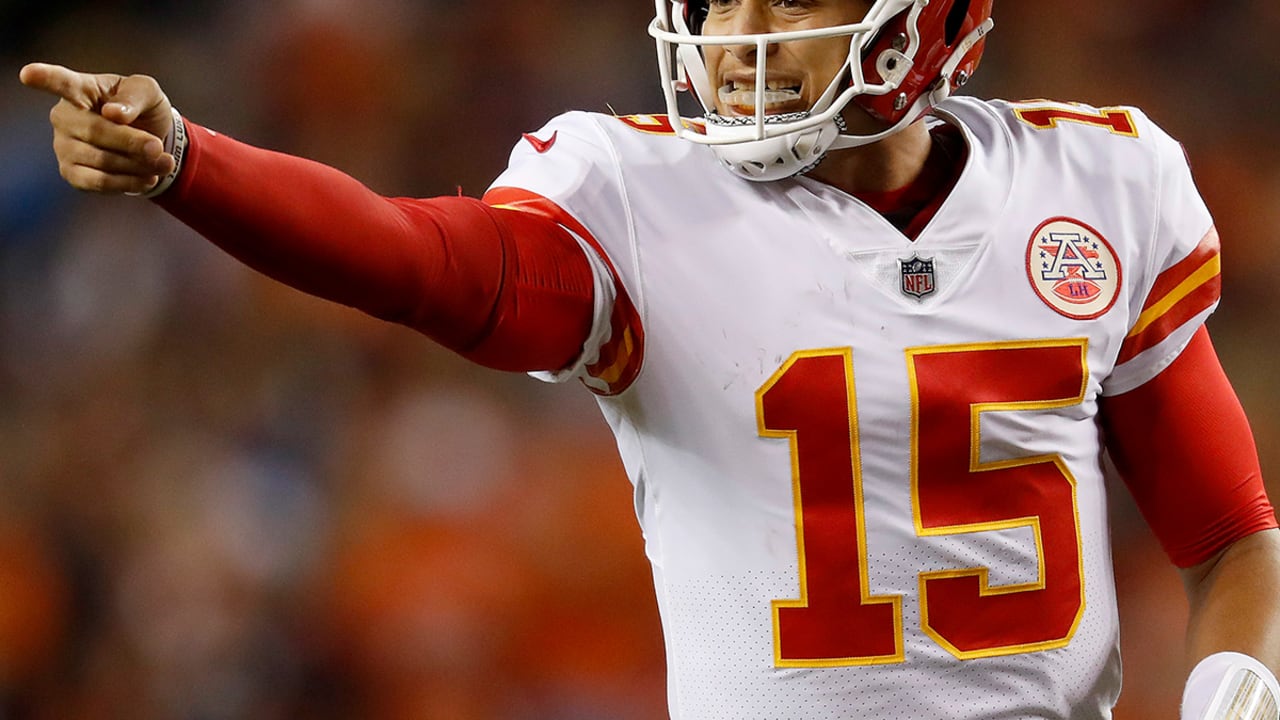 mahomes-mvpseason-181003-sl.jpg