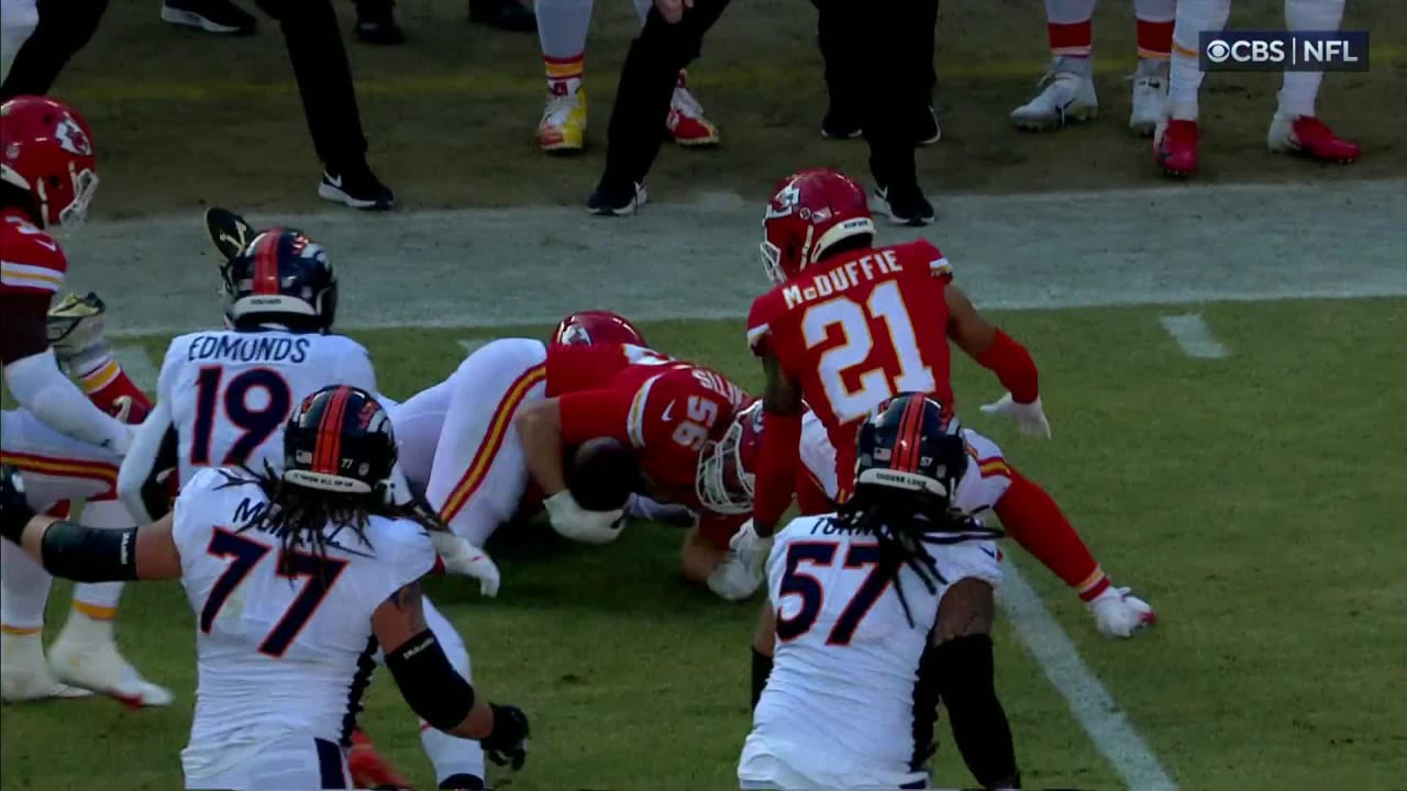 Kansas City Chiefs cornerback Trent McDuffie (21) against the Los