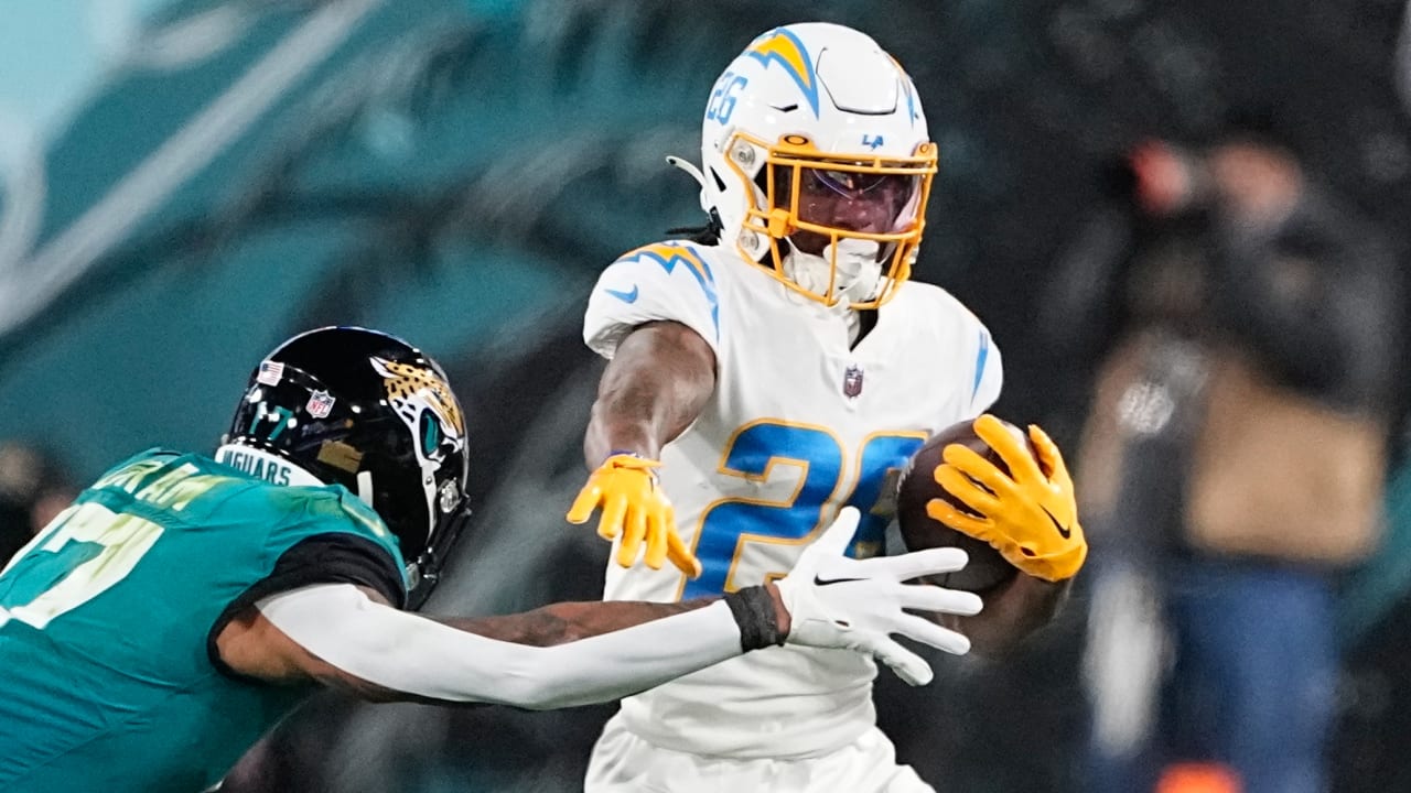 Can't-Miss Play: Los Angeles Chargers cornerback Asante Samuel Jr.'s  red-zone interception halts the Las Vegas Raiders' hopes of scoring a game-tying  touchdown