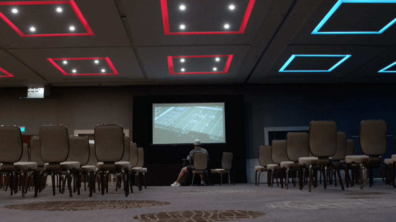 Hard Knocks': Arizona Cardinals quarterback Colt McCoy gets in last minute  film study before facing San Francisco 49ers in Mexico City