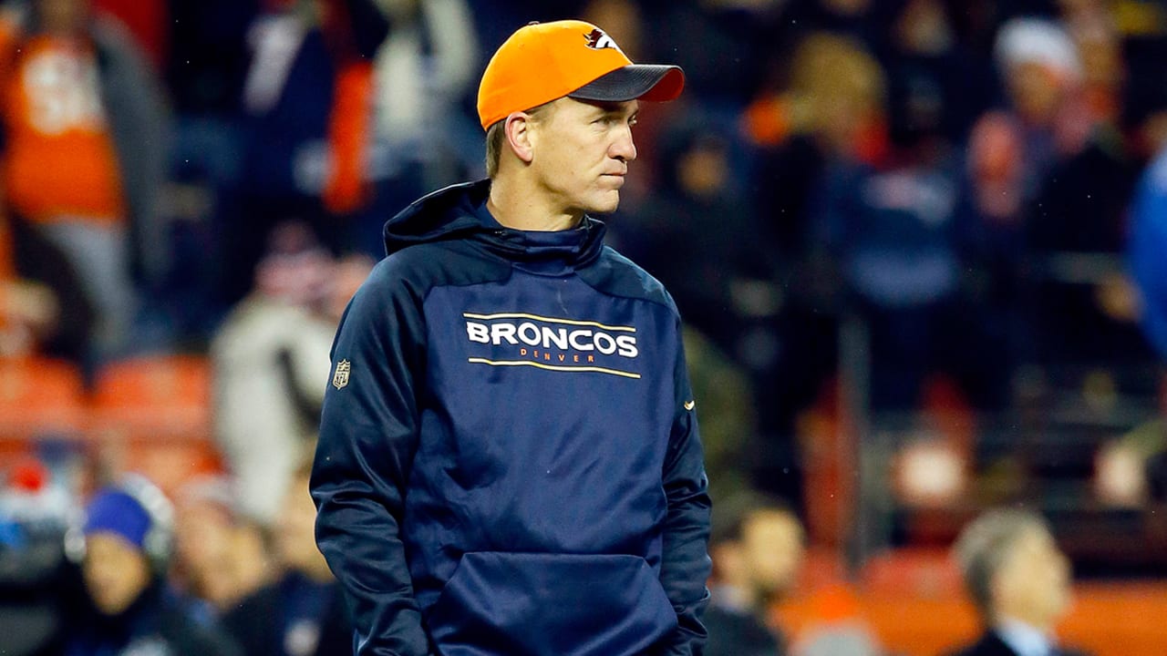Manning-Peyton-151202-SL.jpg