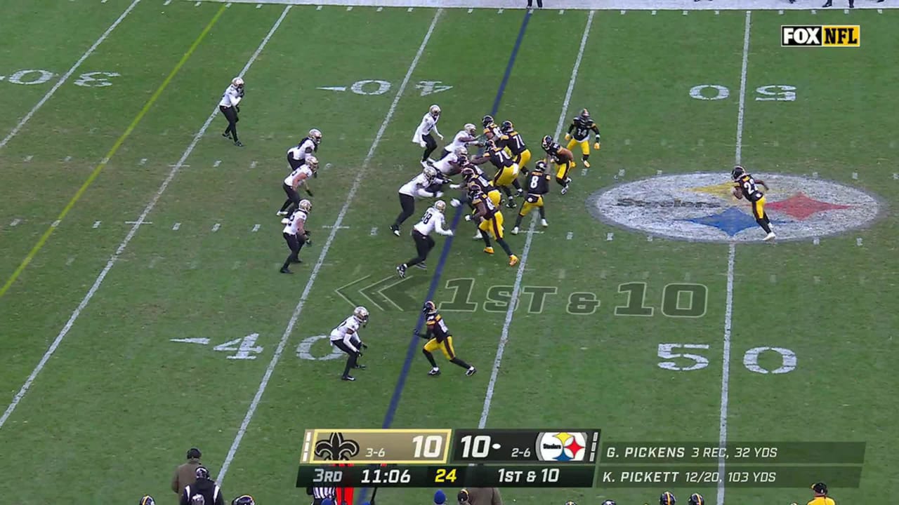 Pittsburgh Steelers end around play results in 22-yard gain for wide  receiver George Pickens