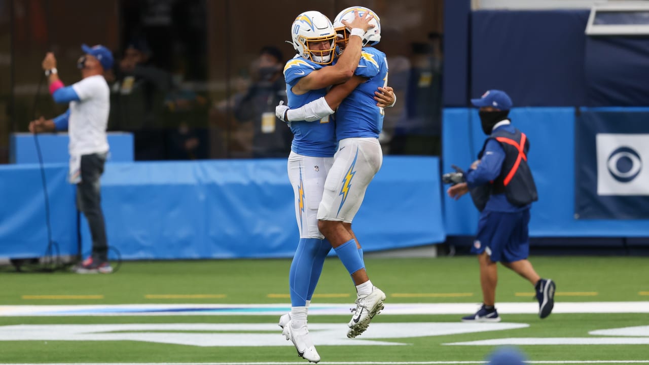 Can't-Miss Play: Los Angeles Chargers quarterback Justin Herbert dials  launch codes on 70-YARD TD to wide receiver Jalen Guyton