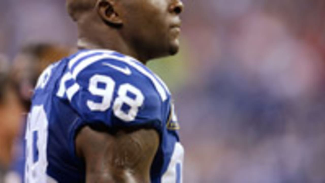 Colts Sign Lineback Robert Mathis to One-Year Contract Extension