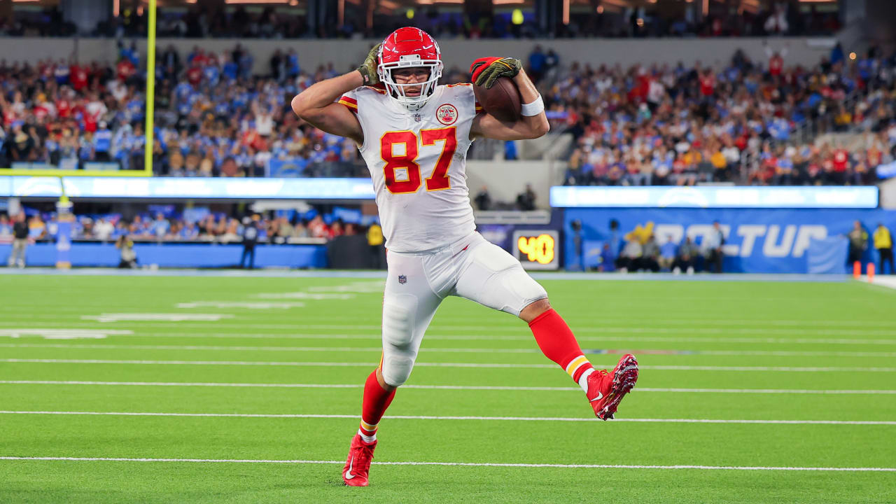 Travis Kelce records 33rd 100-yard game, setting new record for TEs