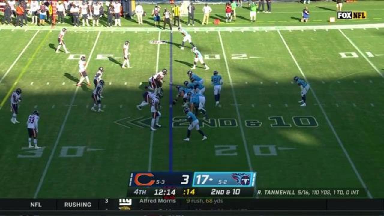 Tennessee Titans running back Derrick Henry breaks free for 26-yard run