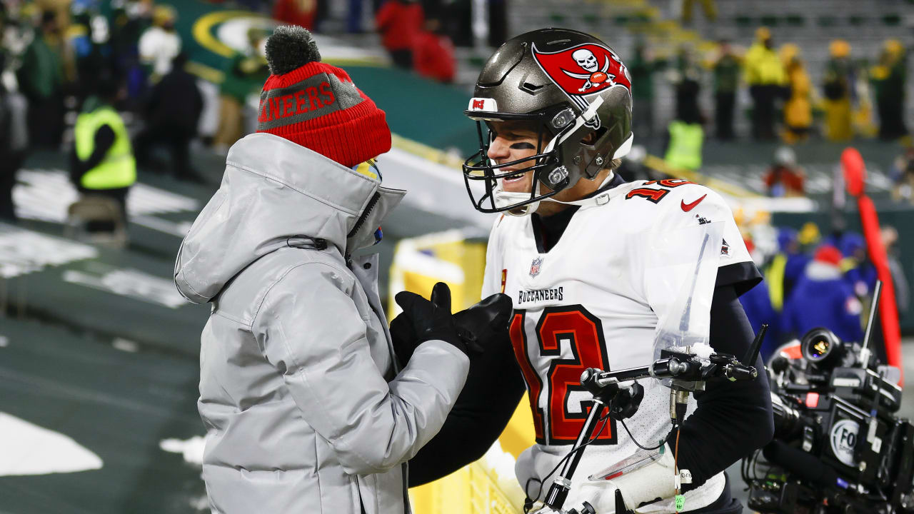 Tom Brady runs to stands to hug son after advancing to Super Bowl