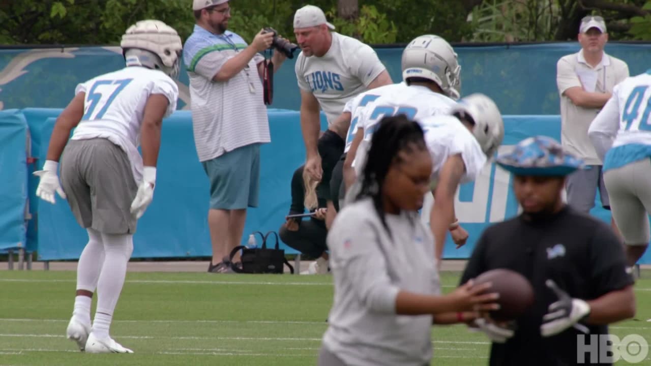 Hard Knocks': Detroit Lions head coach Dan Campbell does up/downs with his  players
