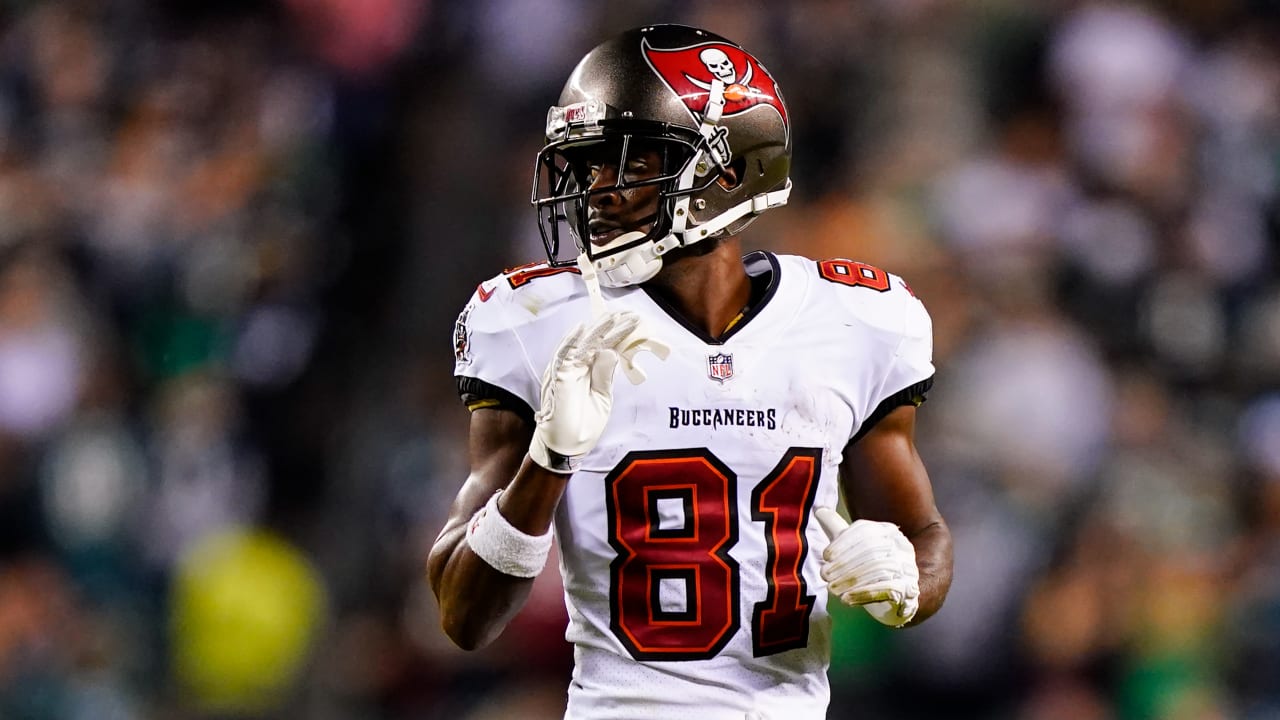 NFL Network's Sara Walsh: Tampa Bay Buccaneers wide receiver Antonio Brown  expected to play for first time since Week 6 for Bucs