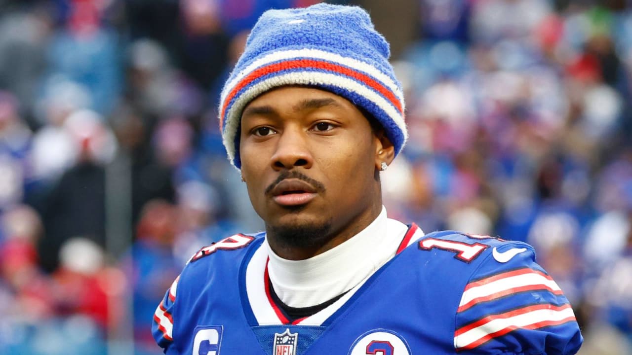 Stefon Diggs gives a little Bills fan something extra to be thankful for  before Lions game (Video) 