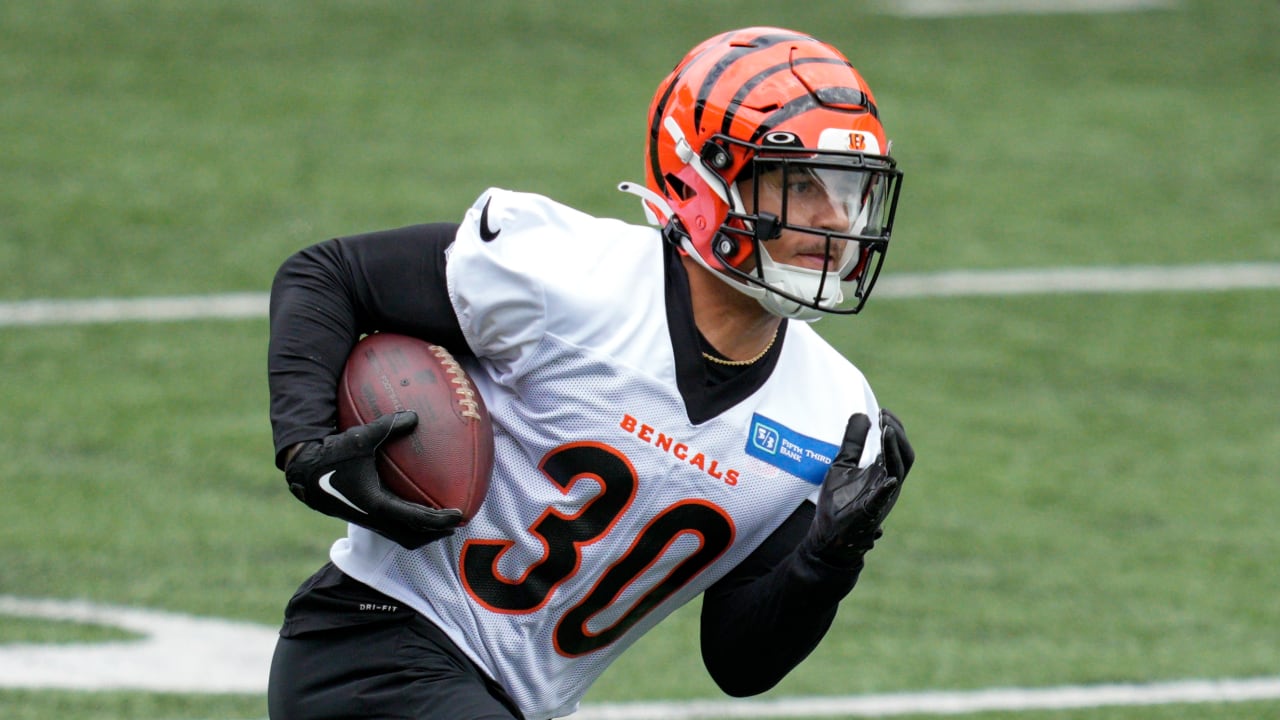 NFL Network's Steve Wyche discusses young Cincinnati Bengals who have been  'flashing' talent at training camp