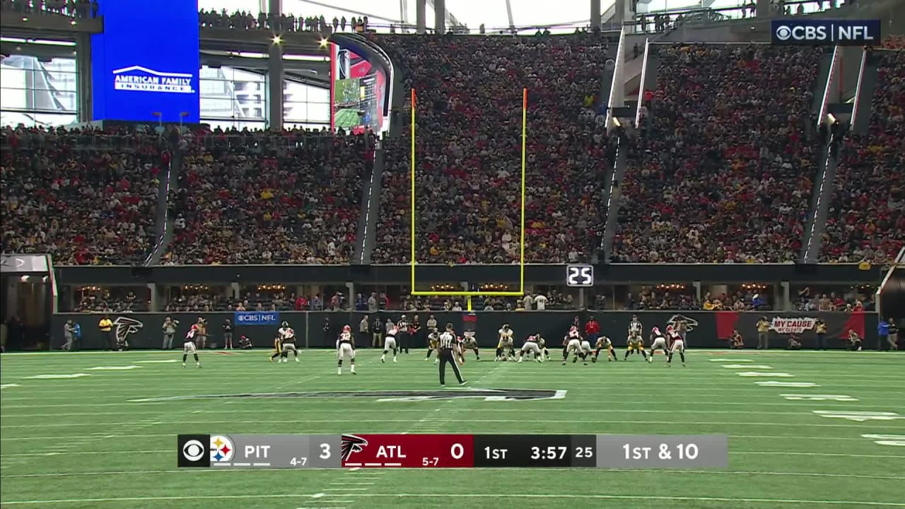Pittsburgh Steelers quarterback Kenny Pickett keeps it himself for 9yard gain