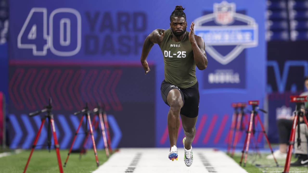 EDGE Brenton Cox Jr. Runs Official 4.82-second 40-yard Dash At The 2023 ...