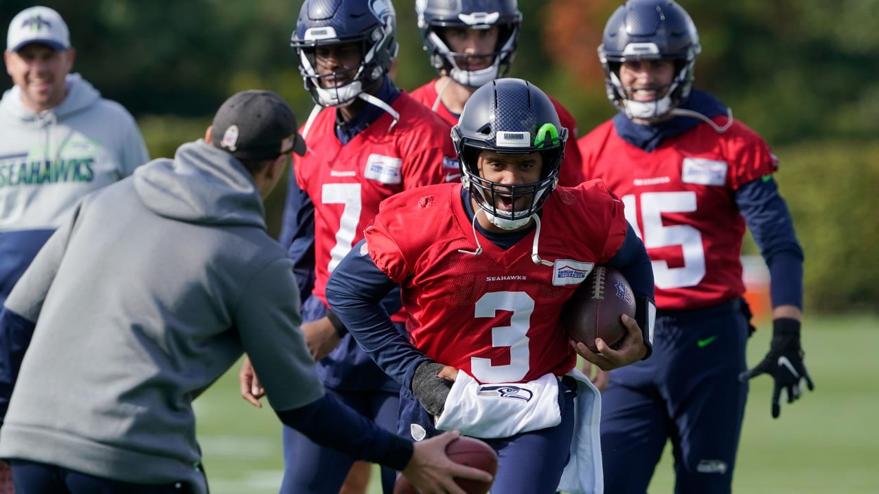 Seahawks place QB Russell Wilson, RB Chris Carson on IR