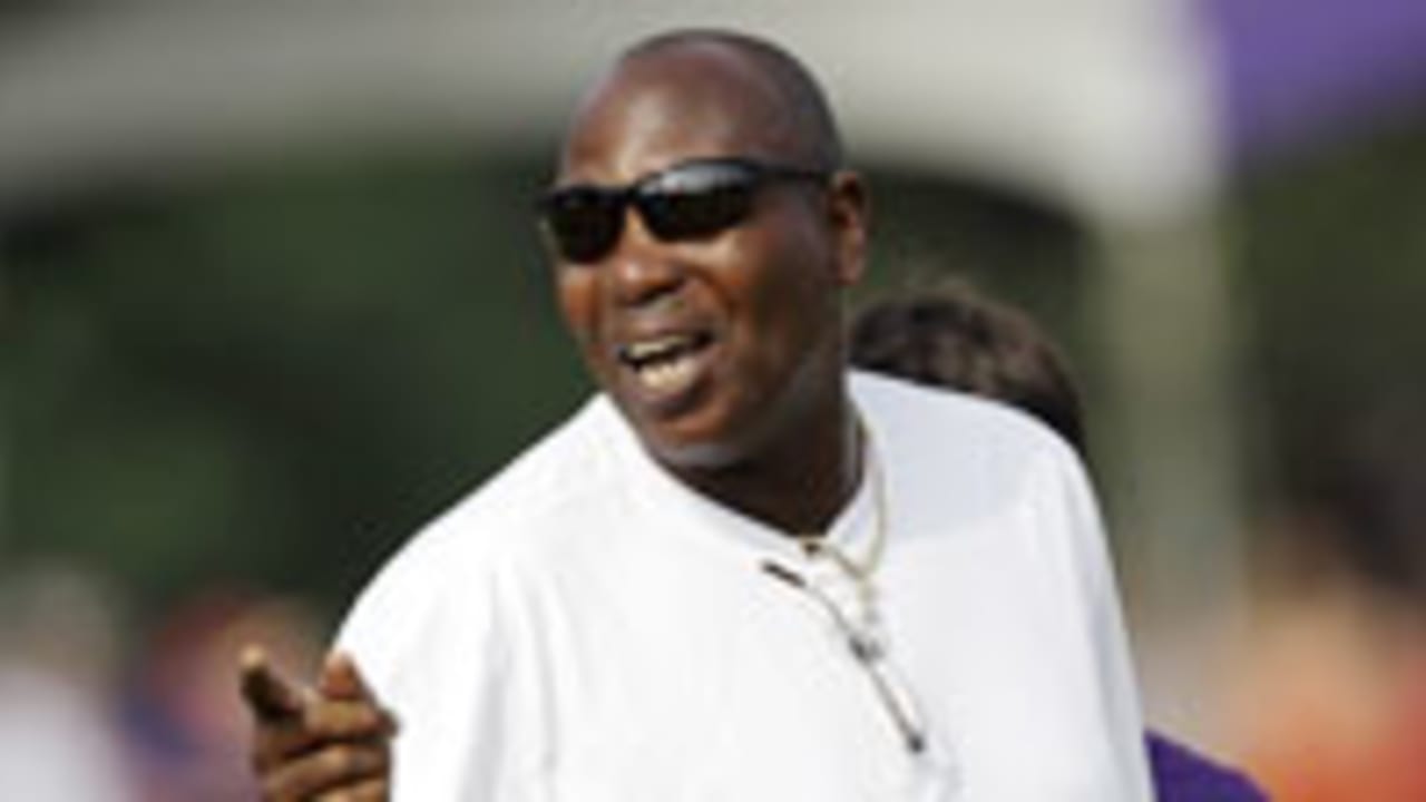 Ozzie-Newsome-sl-131118-2.jpg