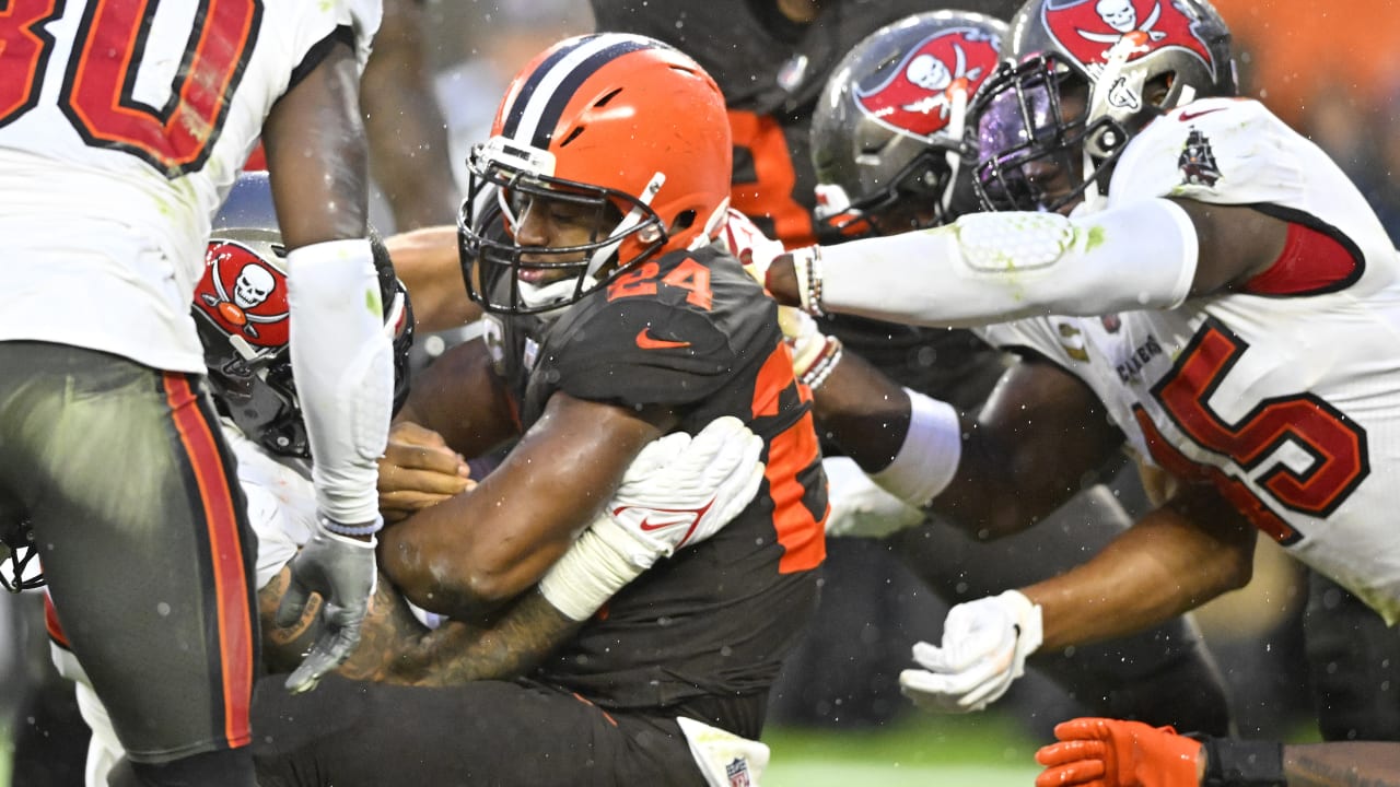 Watch: Nick Chubb passes up touchdown on run to seal Browns' win