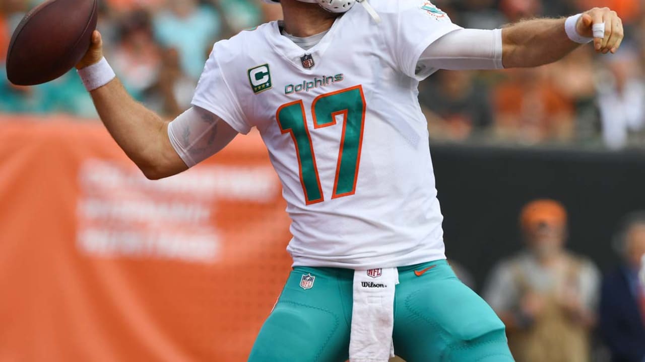 Ryan-Tannehill--181120-sl.jpg