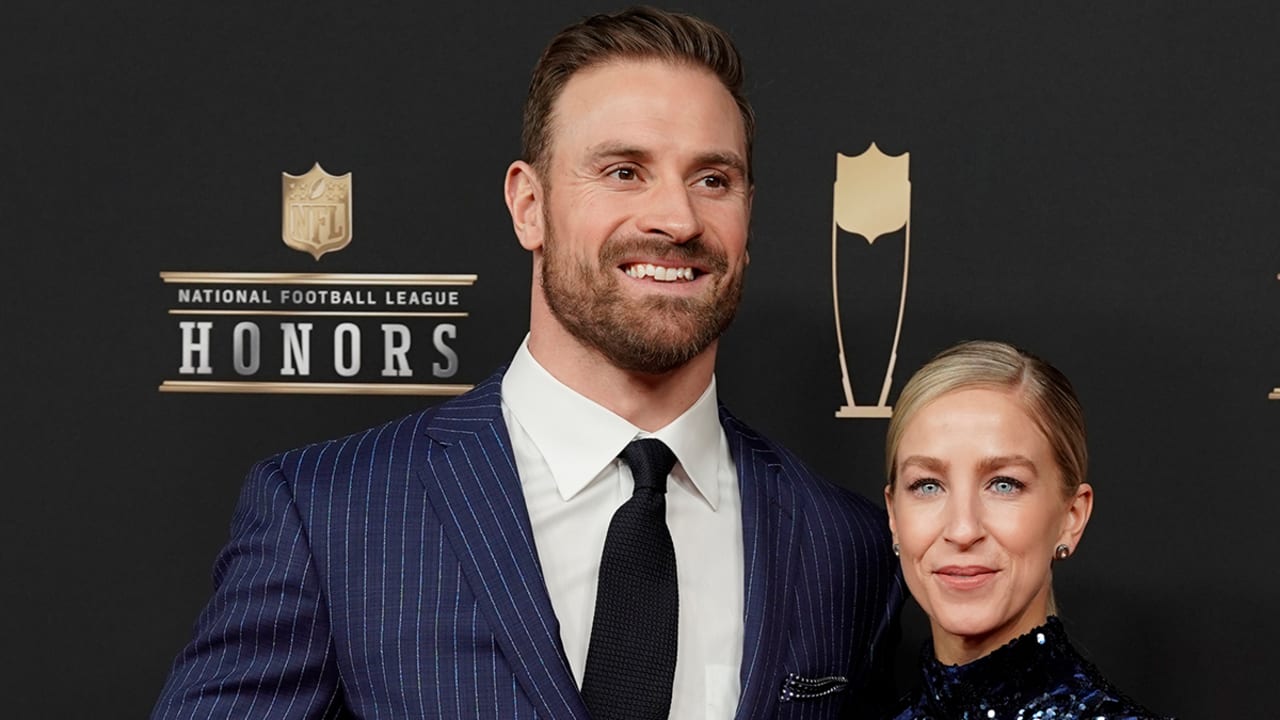 Chris Long Named Walter Payton Man Of The Year