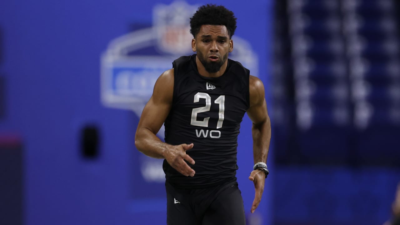 Wide receiver Chris Olave runs official 4.39second 40yard dash at