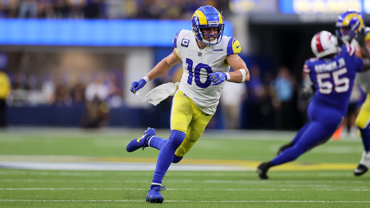 Los Angeles Rams offensive guard Coleman Shelton's shove in Rams wide  receiver Cooper Kupp's back helps the wide receiver convert on a gutsy  fourth-down call