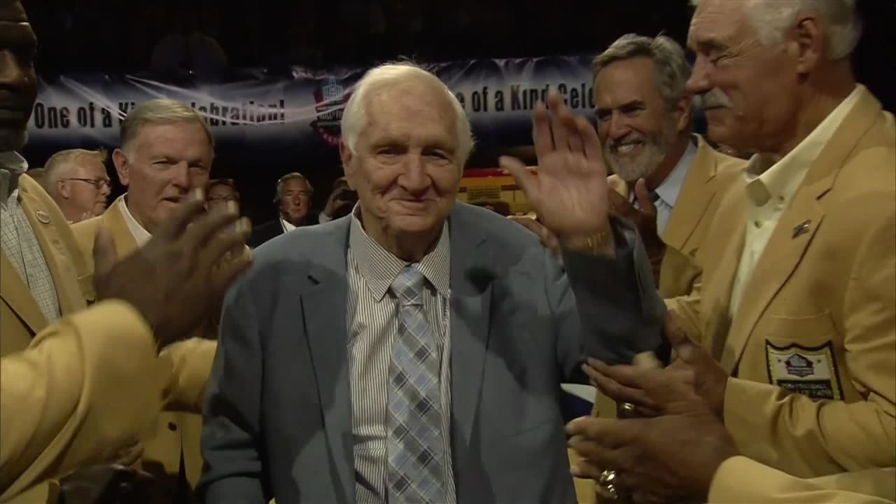 2019 Hall of Fame inductees walk the gauntlet at Gold Jacket Ceremony