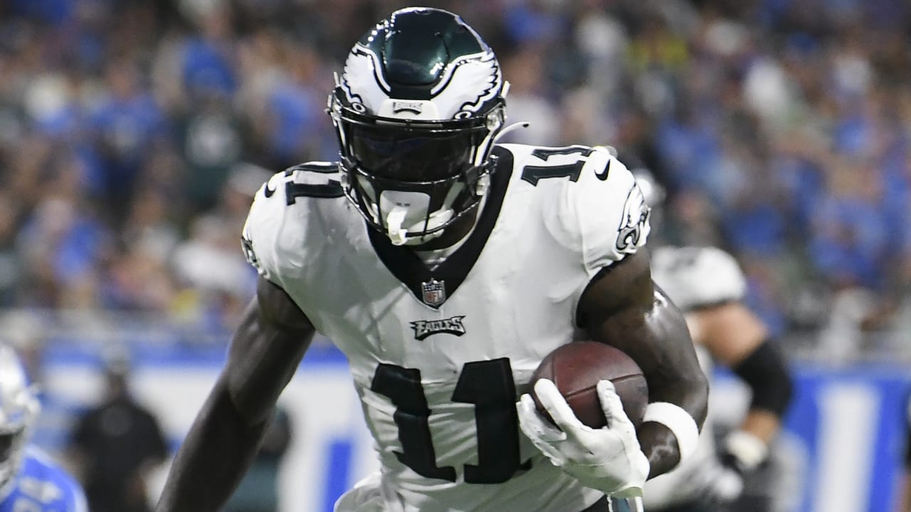 Philadelphia Eagles wide receiver A.J. Brown makes impressive scoop